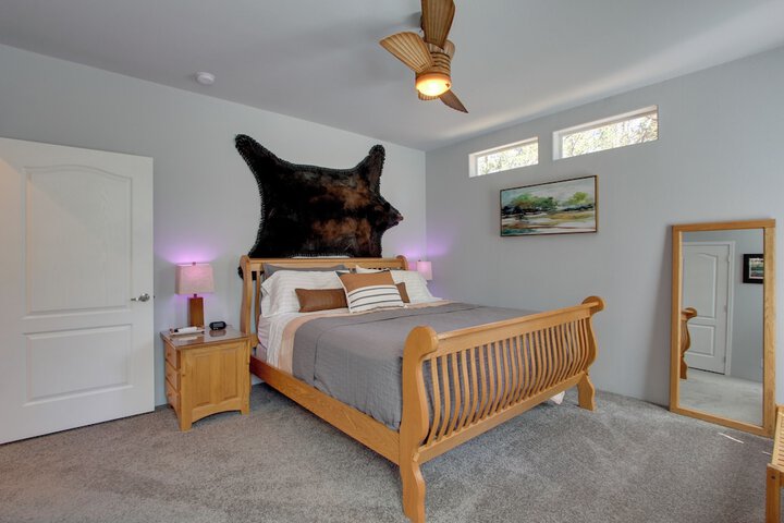 the Hub La Pine Vacation Rental - Dog Friendly!
