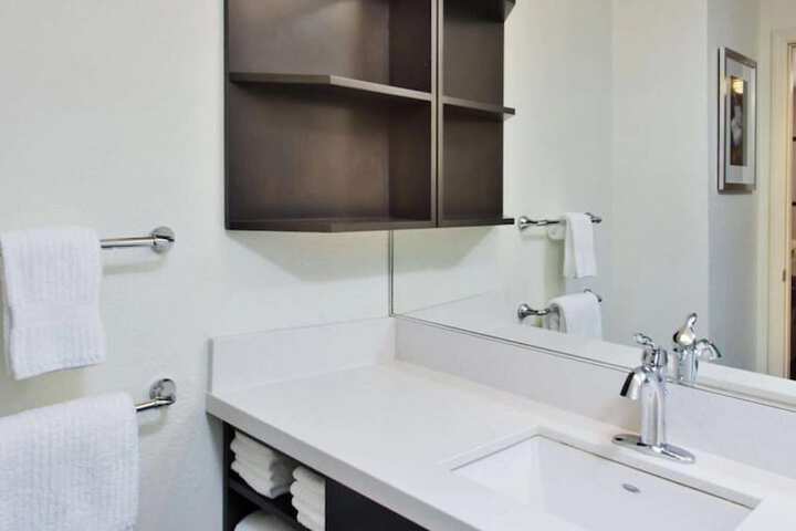Room 4 of 9