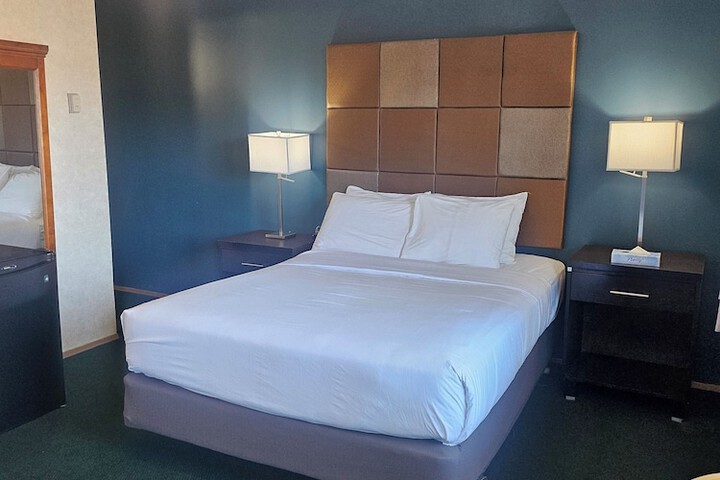 Shoreline Resort