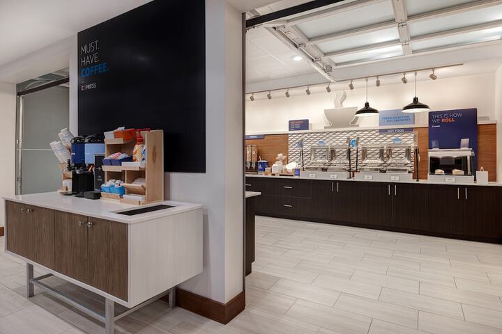 Holiday Inn Express & Suites Detroit Dearborn by IHG