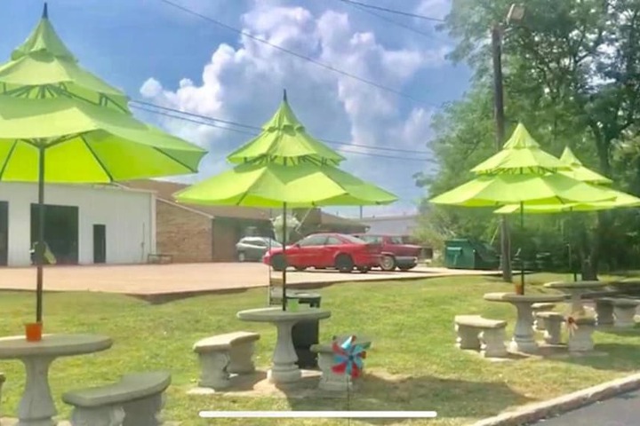Super 8 by Wyndham Radcliff Ft. Knox Area