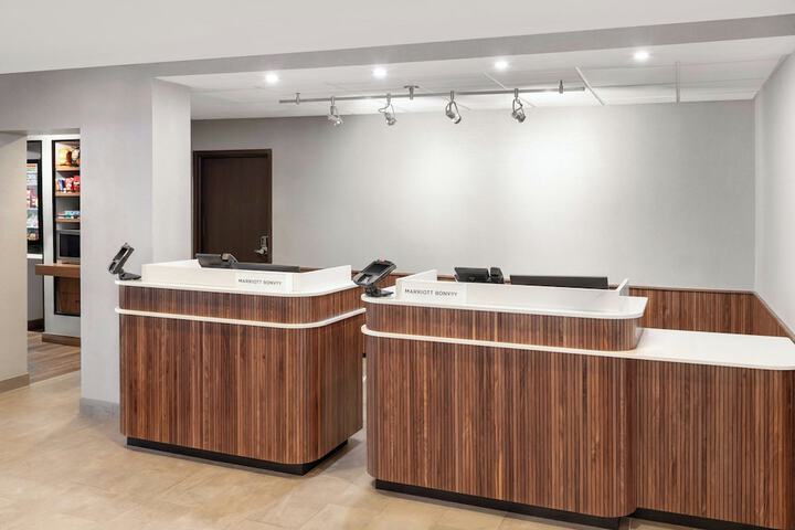 Courtyard by Marriott Cleveland Airport South