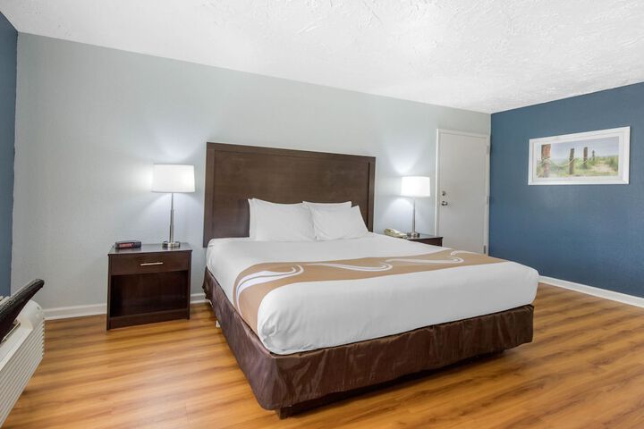 Room 32 of 39