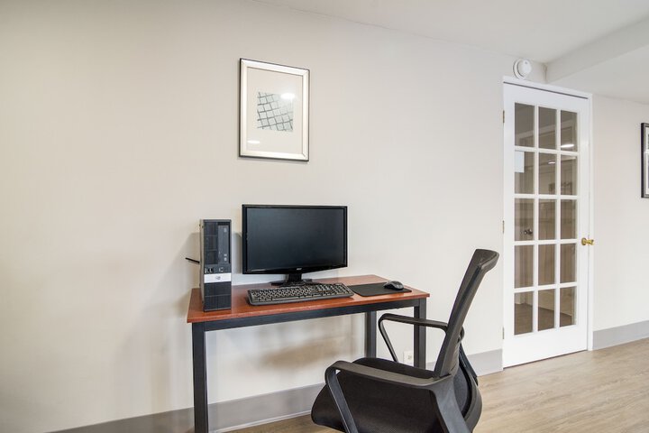 Business Center 21 of 22