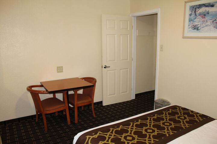 Room 50 of 76