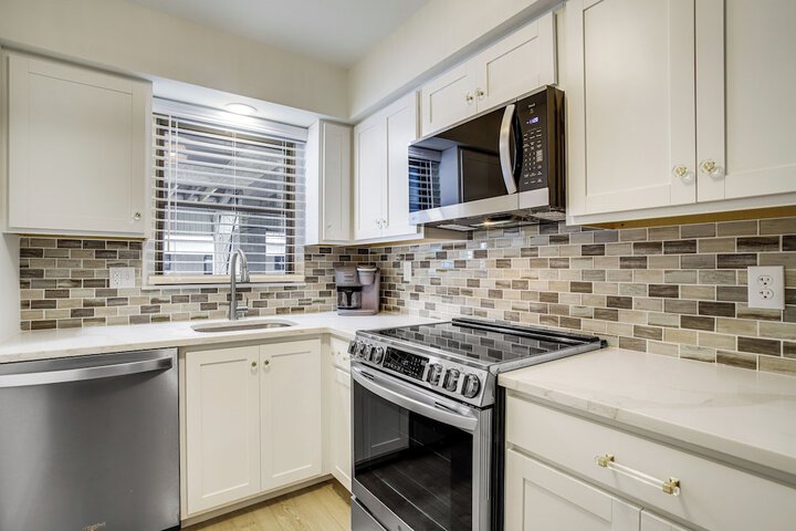 Walk to Shore & Boardwalk: Bethany Beach Retreat