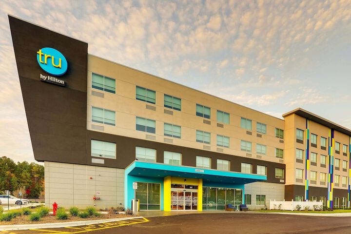Tru by Hilton Smithfield I-95