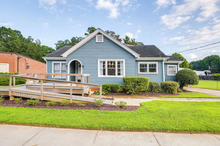 Pet-friendly Travelers Rest Home w / Covered Patio