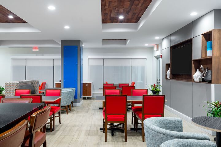 Holiday Inn Express & Suites Florence I-95 & I-20 Civic Center by IHG