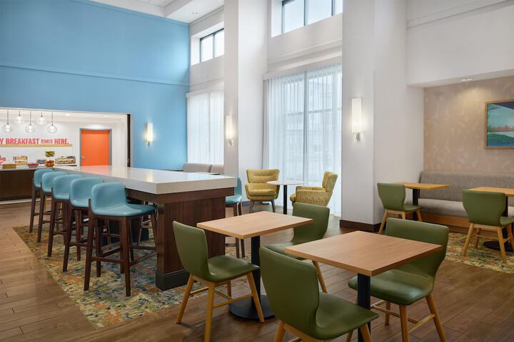 Hampton Inn & Suites Detroit / Troy