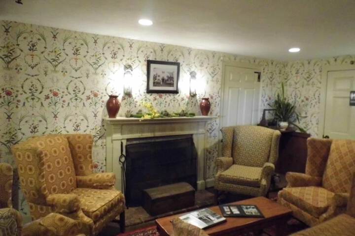 Publick House Historic Inn and Country Motor Lodge