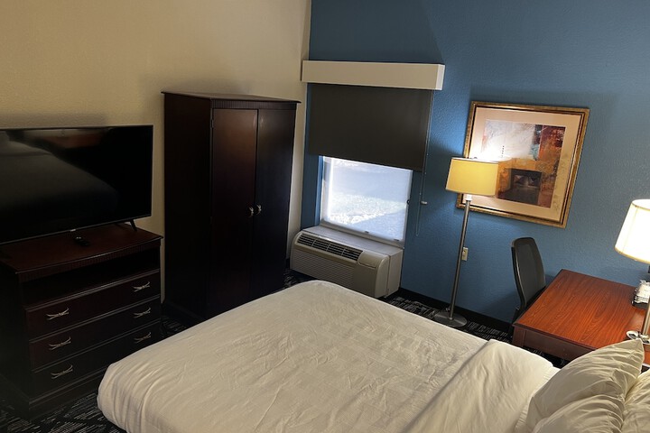 Room 7 of 18