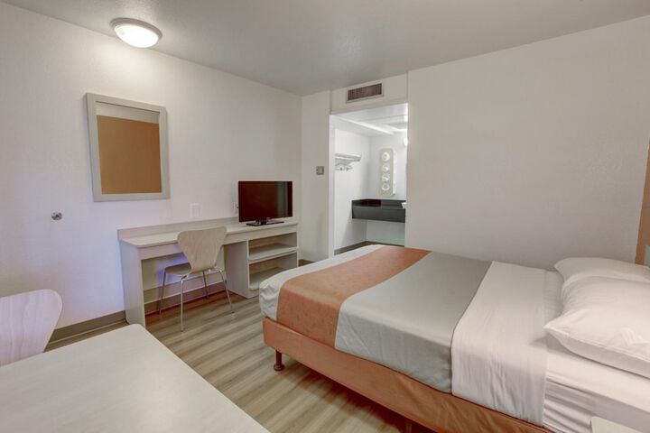 Room 25 of 54
