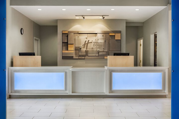 Holiday Inn Express & Suites Philadelphia - Mt. Laurel by IHG
