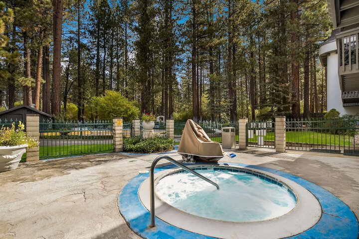 Chateau Big Bear Boutique Hotel BW Signature Collection