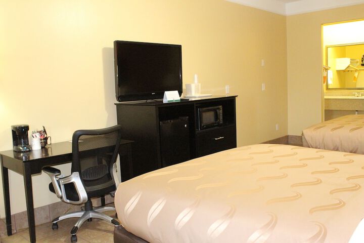 Quality Inn & Suites at the Outlets Mercedes / Weslaco