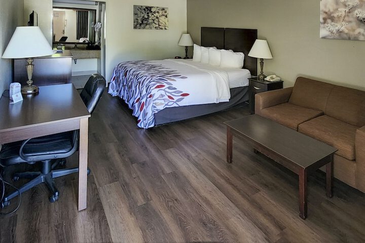 Room 17 of 28