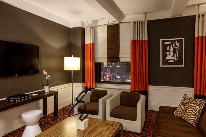 Room 32 of 72