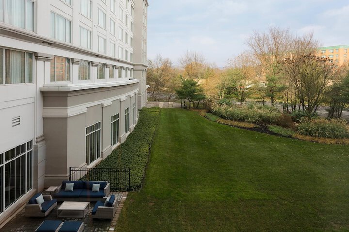 Hotel Exterior 45 of 47