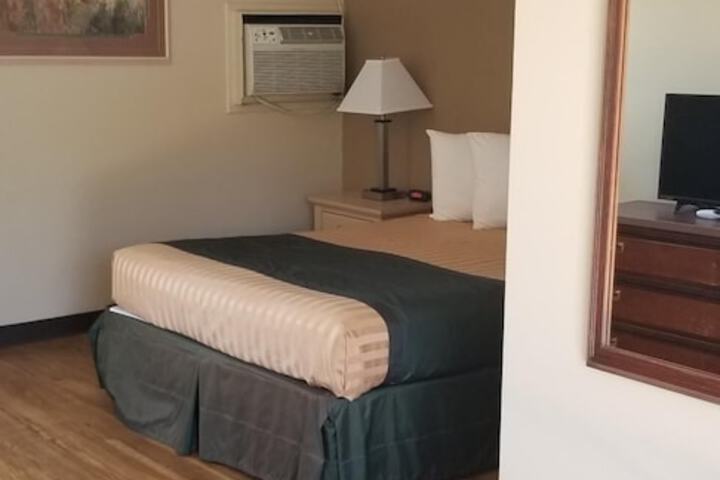 Room 11 of 33