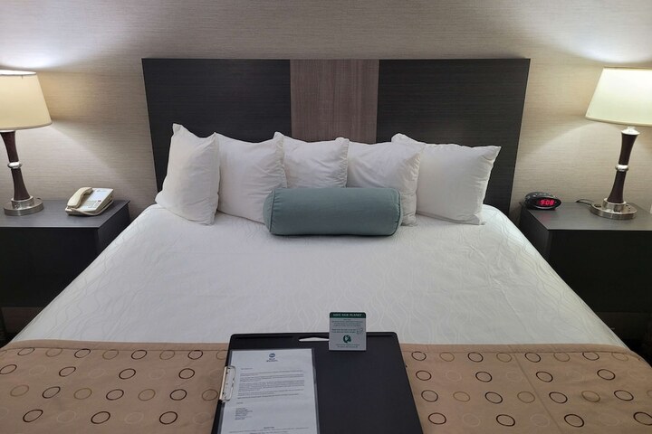 Room 12 of 30
