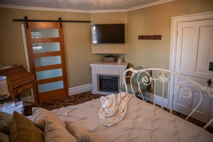 Room 15 of 18