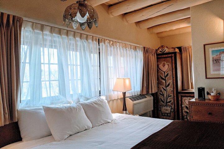 Sagebrush Inn & Suites
