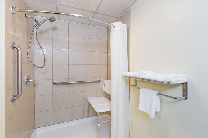 Room 15 of 19