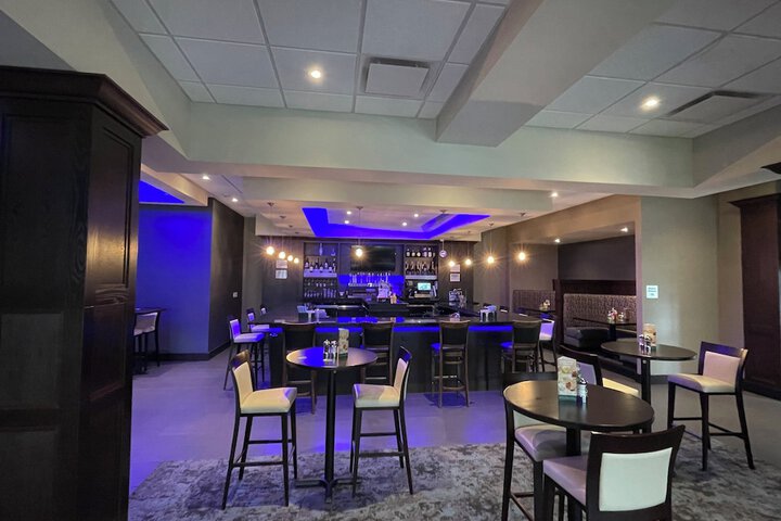 Holiday Inn & Suites Farmington Hills - Detroit NW by IHG
