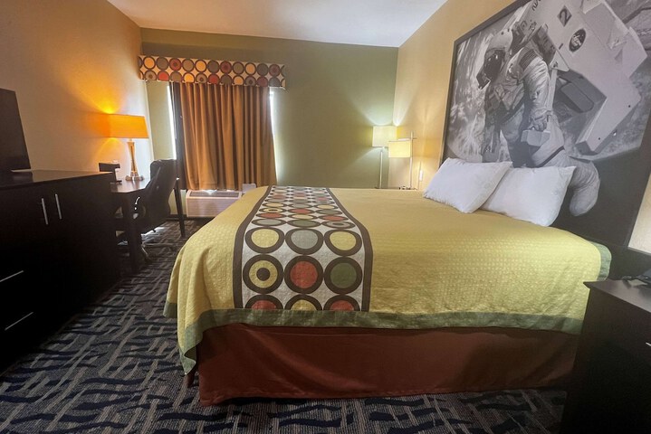 Room 16 of 27