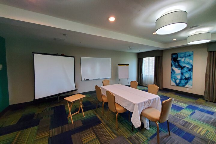 Holiday Inn Express Hotel & Suites Pearland by IHG