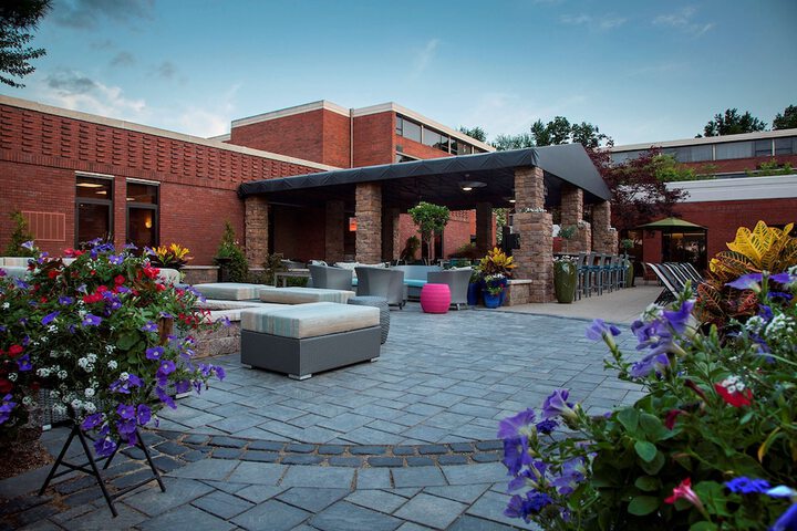 DoubleTree by Hilton Akron Fairlawn