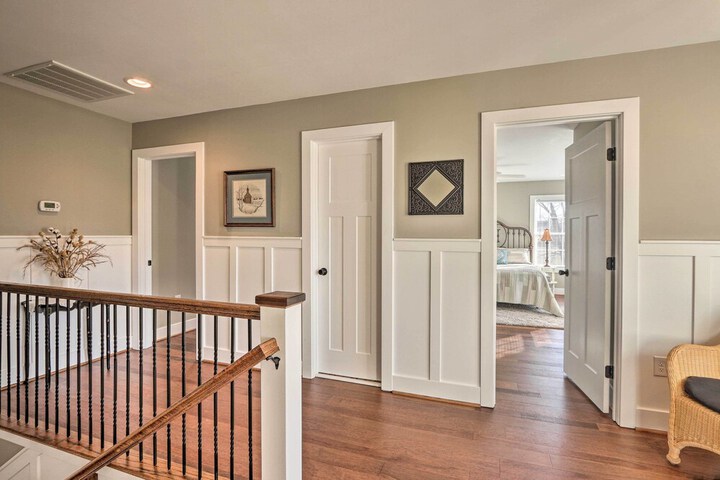 Morrisonville Manor w / Fire Pit & Hot Tub!