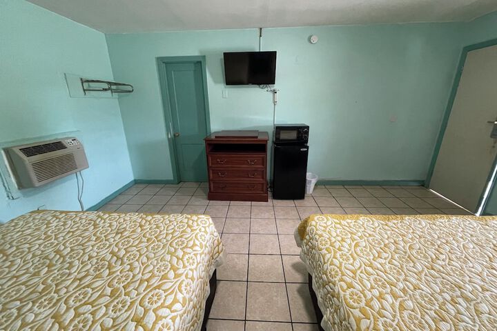 Room 6 of 13