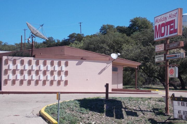 Holiday Host Motel
