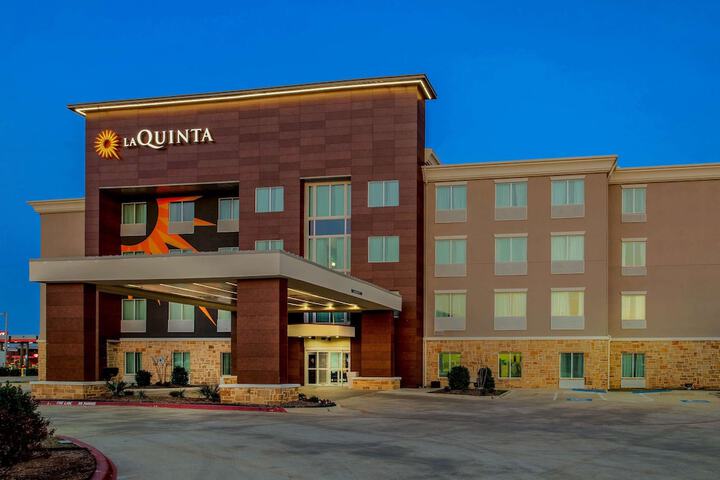 La Quinta Inn & Suites by Wyndham Northlake Fort Worth