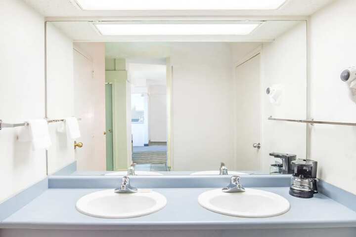 Room 7 of 13
