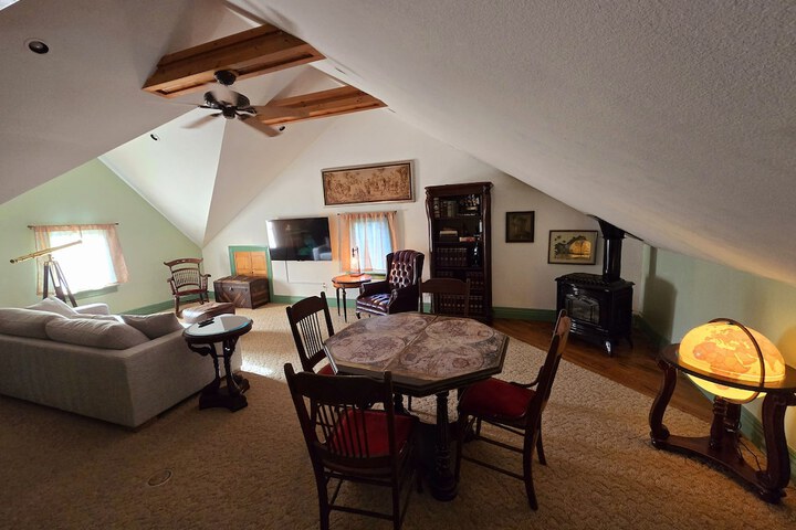 Room 25 of 29