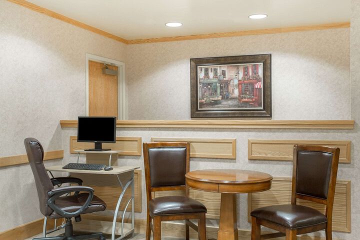 Business Center 19 of 20