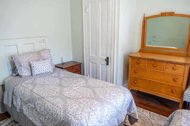 Room 25 of 42