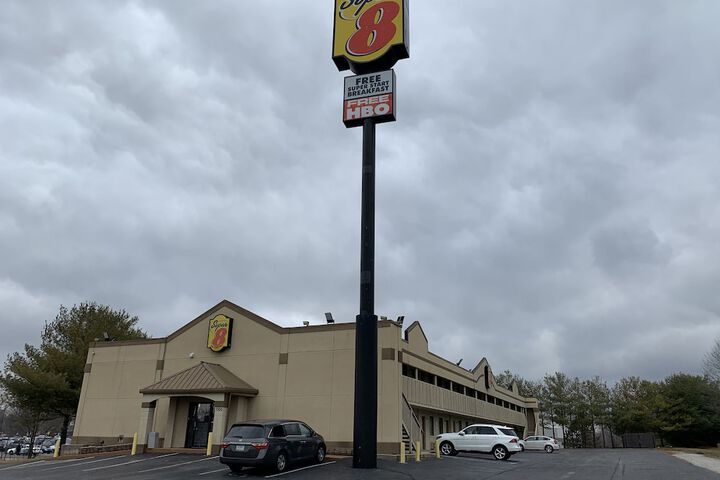 Super 8 by Wyndham Brownsburg