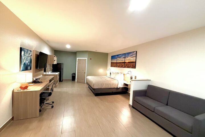 Quality Inn & Suites Victoria South