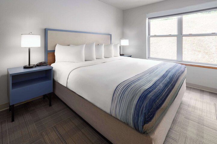 AmericInn by Wyndham Iron Mountain