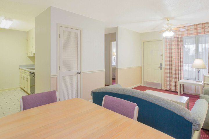 Room 9 of 23