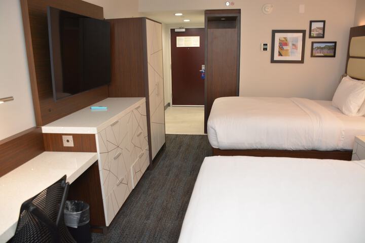 Room 25 of 41