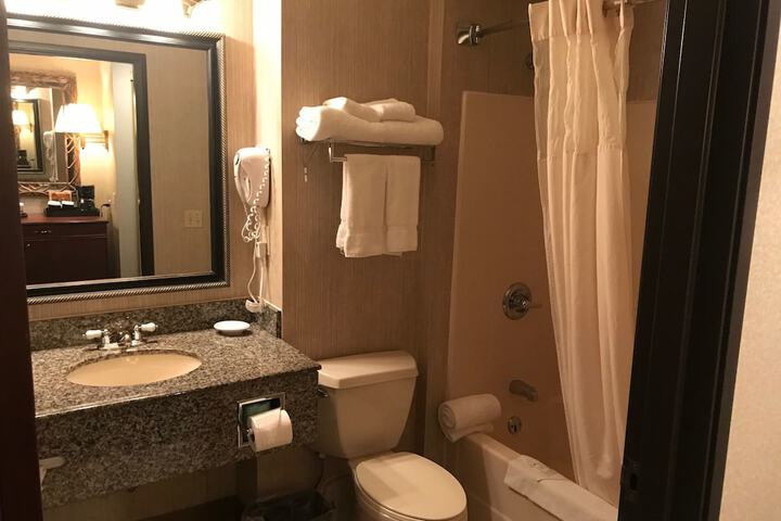 Room 4 of 16
