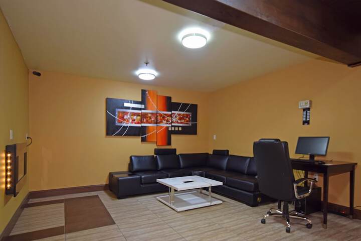 Lounge 47 of 49