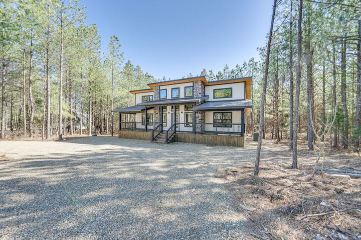Near New Casino: Broken Bow Cabin w / Hot Tub