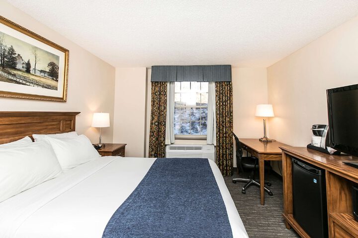 Room 40 of 77