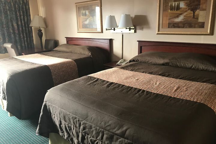 Redwood Inn